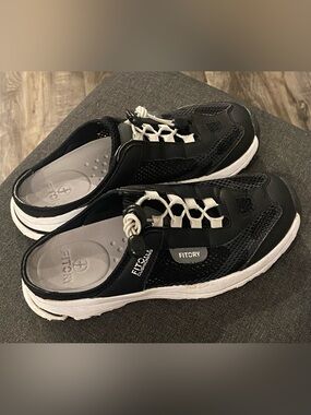 Fitory Slip-On Athletic Clog Sneakers